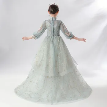 Model Prikazuje Uspešnost Modni Brvi Luksuzni Vezenje Cvetje Princesa Dolgo Rep Obleko Otroci Dekliška Elegantno Eveving Stranke Obleke