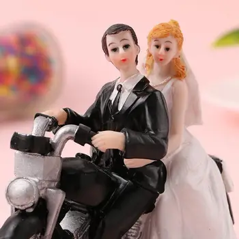 VROČE PRODAJO!!! Moda Torto Pokrivalo, Nevesta, Ženin na Motocikel Smolo Figur Poroko Ornament